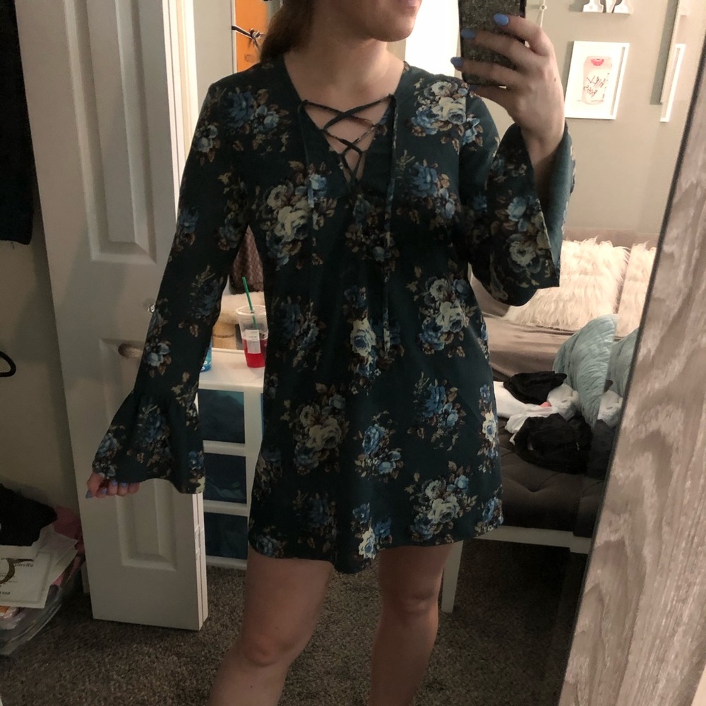 Boutique long sleeve flowy shift dress